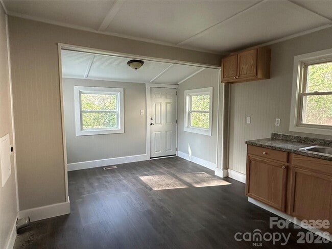 Building Photo - 331 W Bingham St