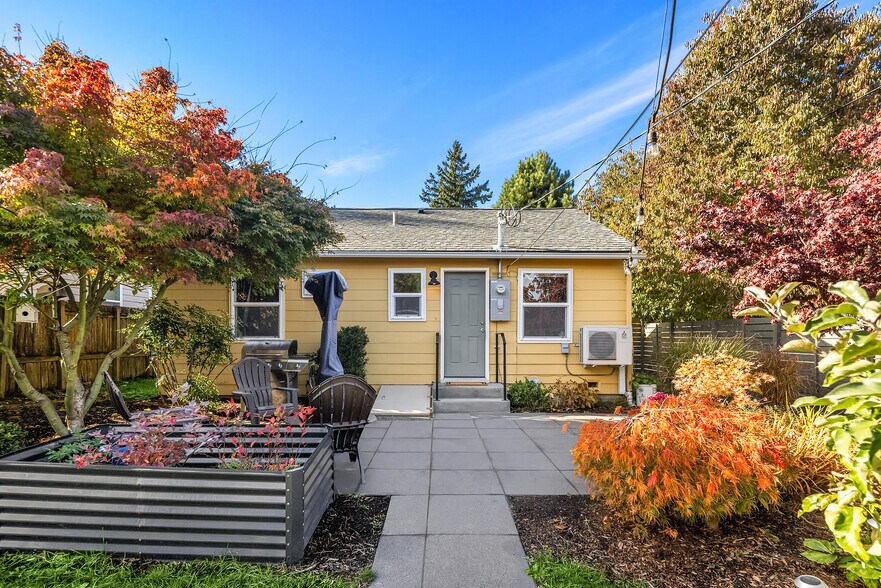 Building Photo - 8102 13th Ave SW