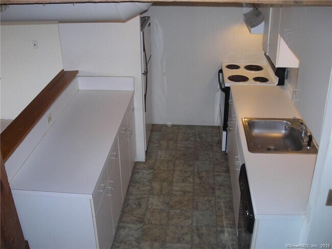 Building Photo - 68 Thermos Ave