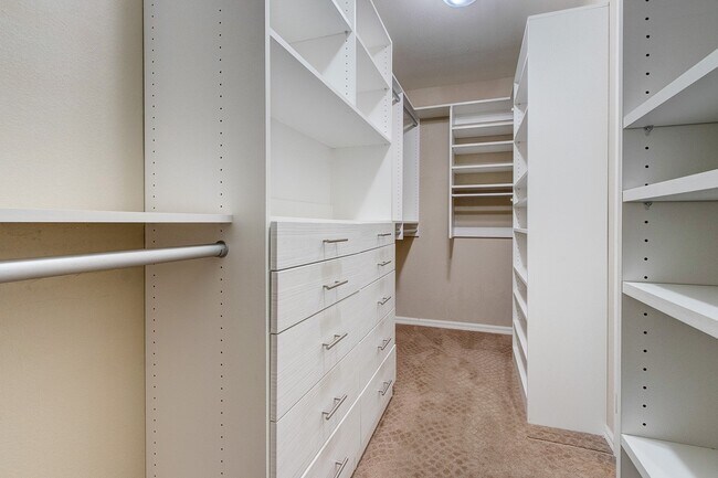 Building Photo - Summerlin Home with downstairs Bed/Bath & Large Patio with Courtyard!