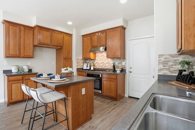 Building Photo - SPACIOUS & CLEAN 2 STORY, 4 BEDROOM, 2.5 BATH IN NATOMAS