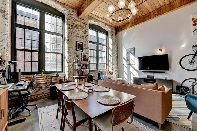 Building Photo - 170 Boulevard SE