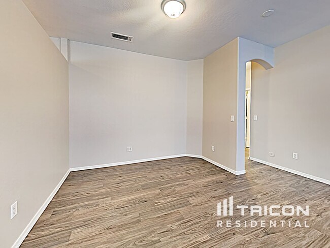 Building Photo - 8328 W Pima St