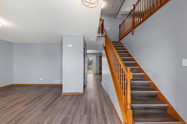 Building Photo - 905 Thorn Creek Dr