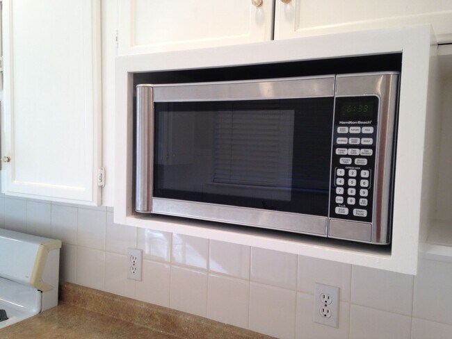 Building Photo - 410 Deepwood Dr