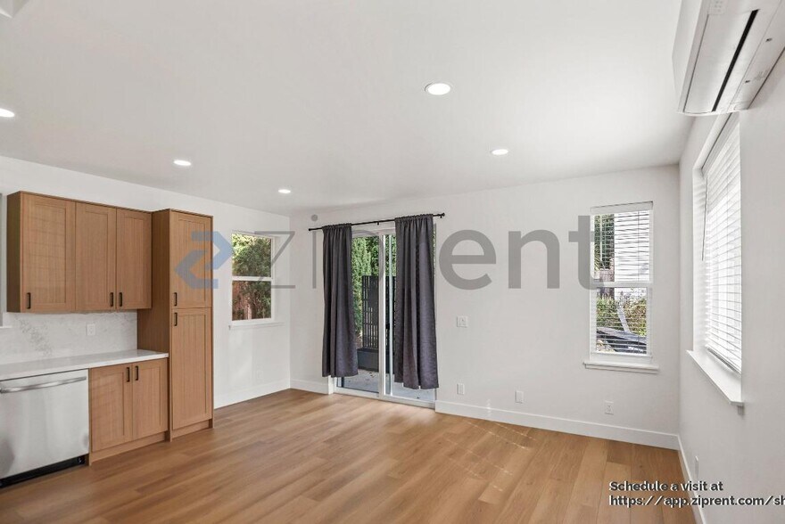 Building Photo - 3829 Buell St