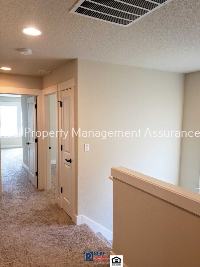 Building Photo - Charming 4 Bedroom!! Move In Ready!