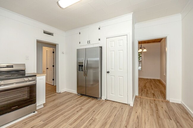 Building Photo - Freshly Renovated Rental Property!