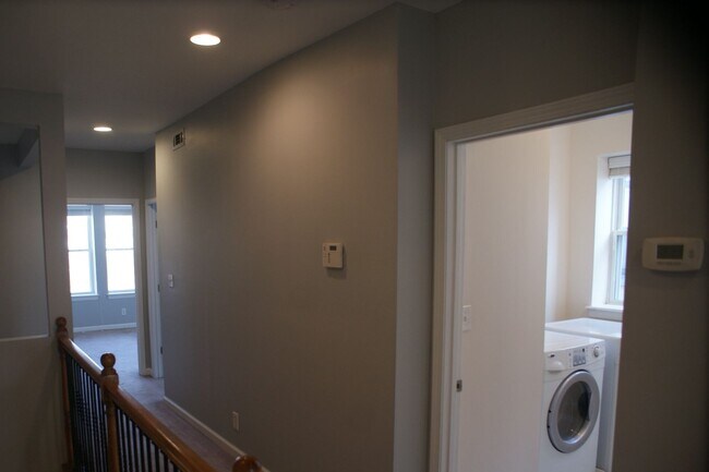 Building Photo - 4158 W Pine Blvd