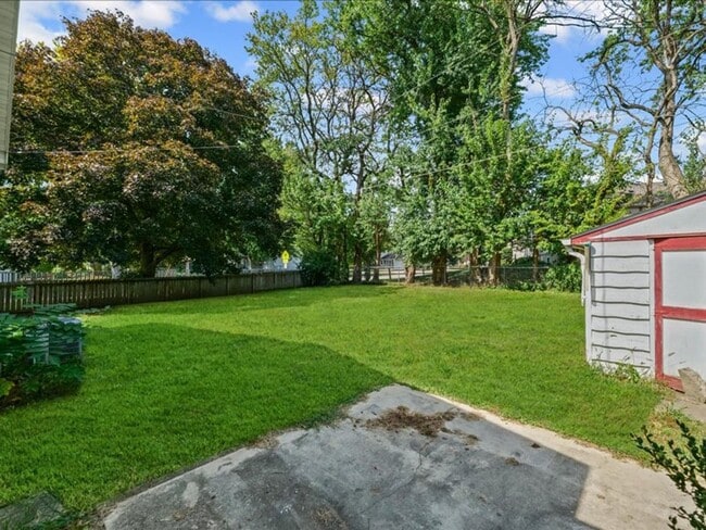 Building Photo - Get $725 off your security deposit OR $250...