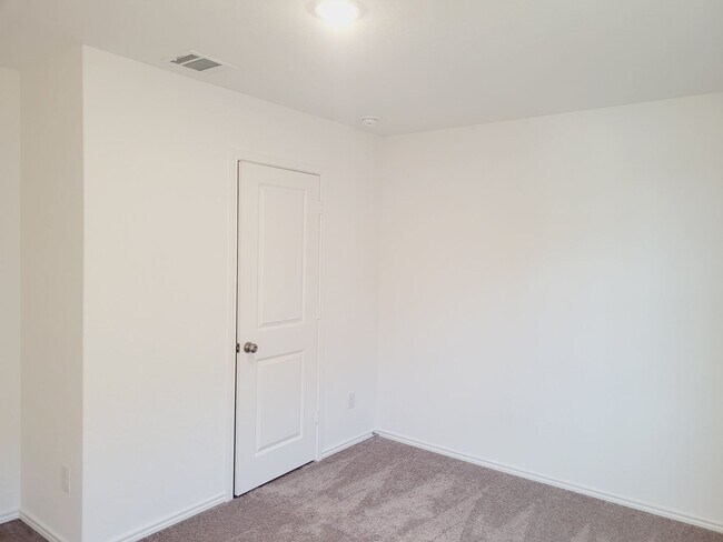 Building Photo - 2024 4-bed Home in Bulverde