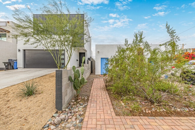 Building Photo - 4516 N 8th Pl