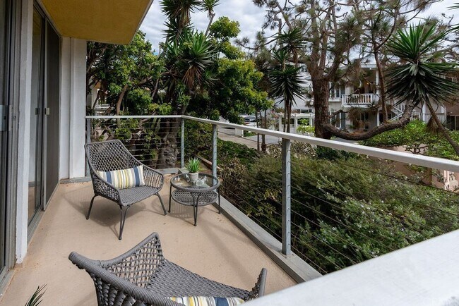 Building Photo - MR0021 (RUBS)