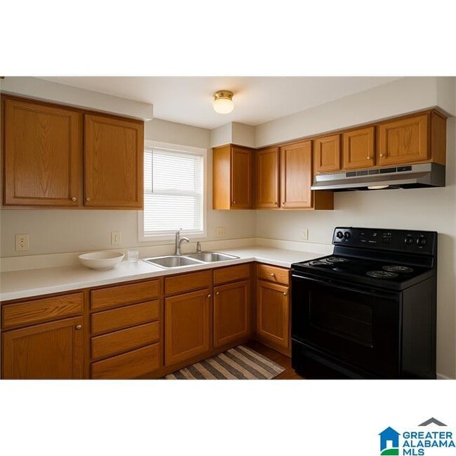 Building Photo - 611 Center Way S