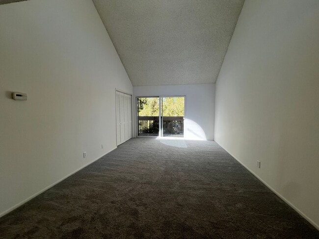 Building Photo - LOCATION! Move-in ready 2+2 w/parking, pool + balcony!