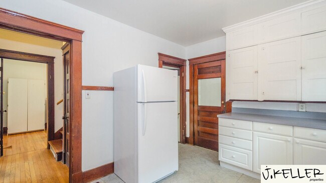 Building Photo - 931 Dewey Ave