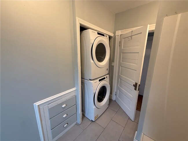 Building Photo - 9 Samoset Ave