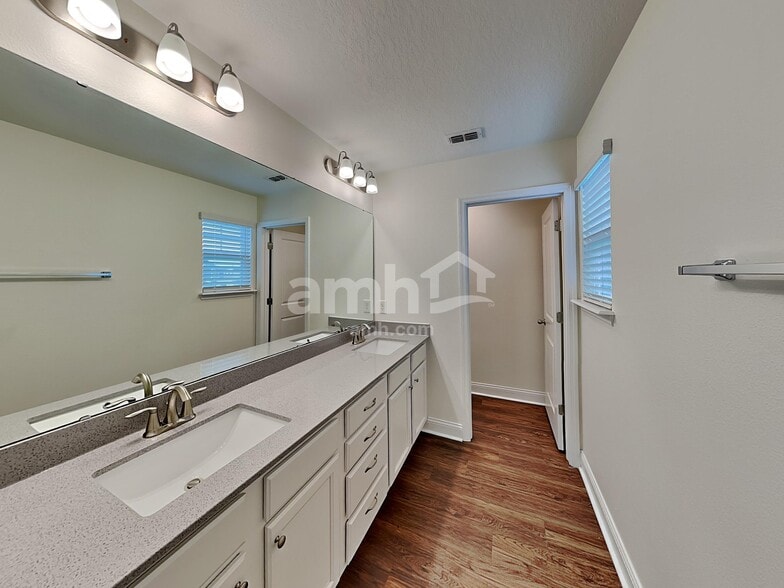 Building Photo - 6042 Little Blf Cir