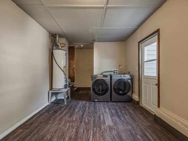Building Photo - Super cute 3 bedroom bungalow