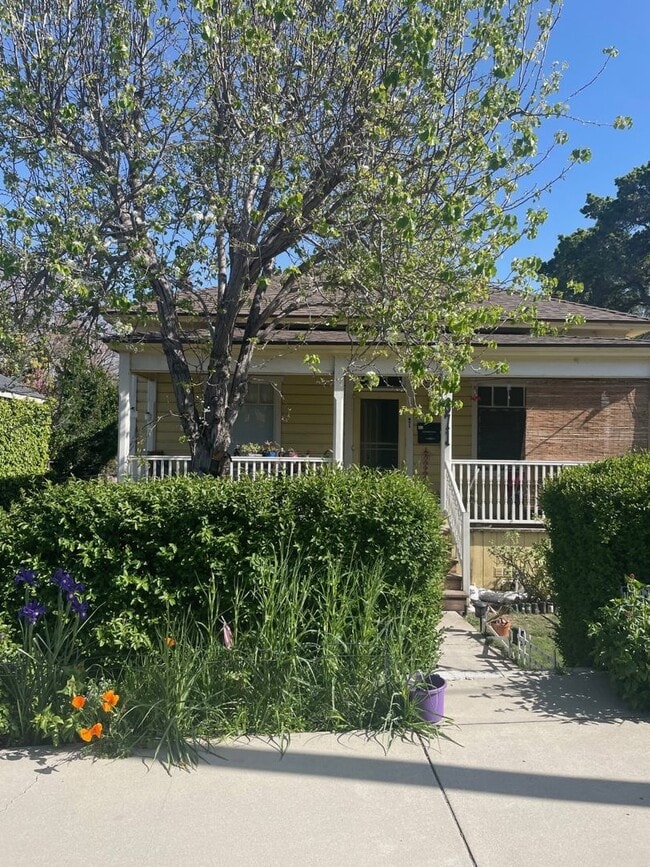 Building Photo - 871 Buchon St