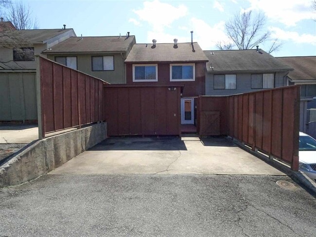Building Photo - 67 Woodlake Dr
