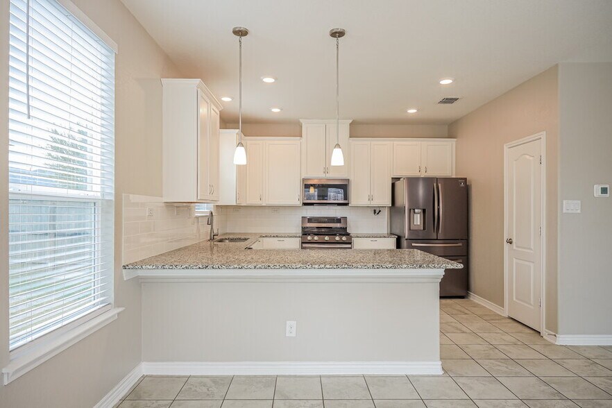 Building Photo - 14619 Jocasta Dr