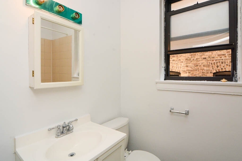 Building Photo - 4854 N Damen Ave