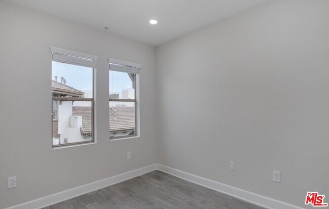 Building Photo - 6220 W 3rd St