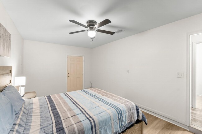 Building Photo - 629 Sandalwood Dr