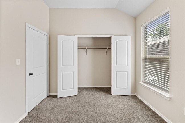 Building Photo - 119 Creekside Villa Dr
