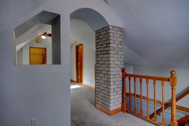 Premier Suite attached office - 5427 Xerxes Ave S