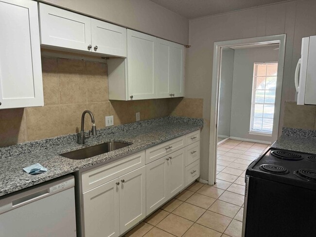 Building Photo - Fort Worth Duplex