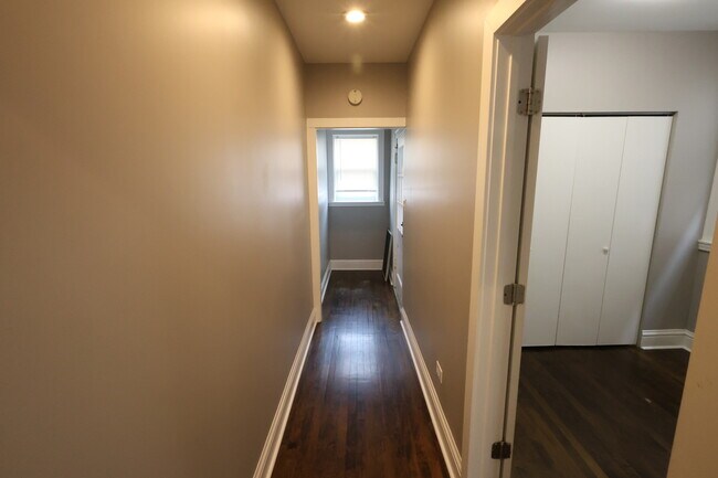 Building Photo - 5653 N Talman Ave