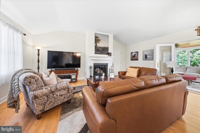 Building Photo - 40 Pine knoll Dr