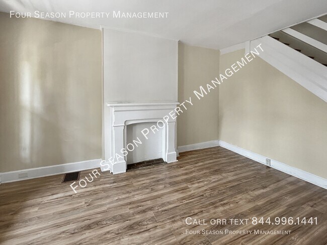 Building Photo - 306 S Locust St