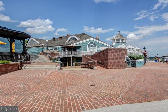 Building Photo - 1411 King St