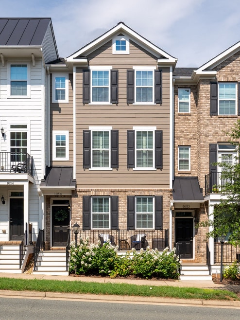 Building Photo - 1054 Old Trail Dr