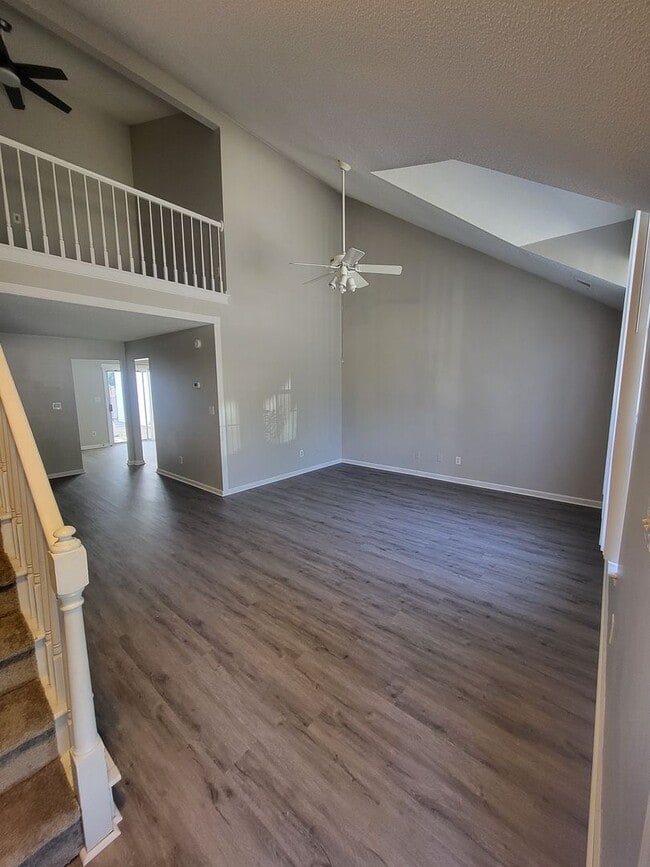 Building Photo - FAIRWAYS AT GREENBRIER