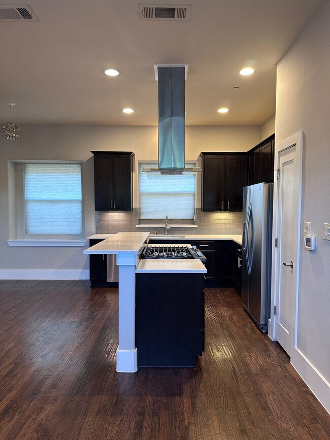 Building Photo - 5820 Bryan Pkwy