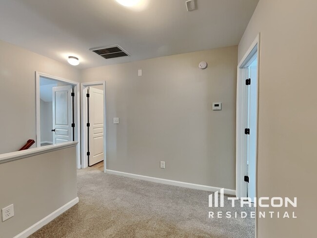Building Photo - 557 McCarthy Dr