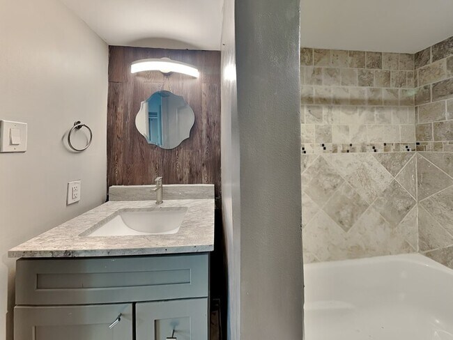 Building Photo - 2986 Buttonwood Dr