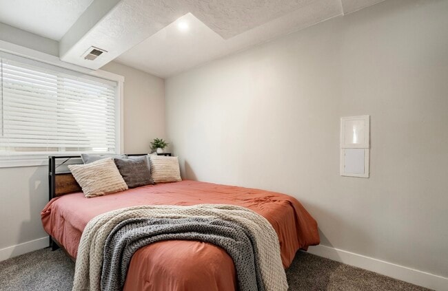 Building Photo - 7544 S 2020 E