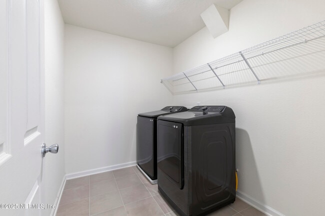 Building Photo - 11006 Stapleton Dr