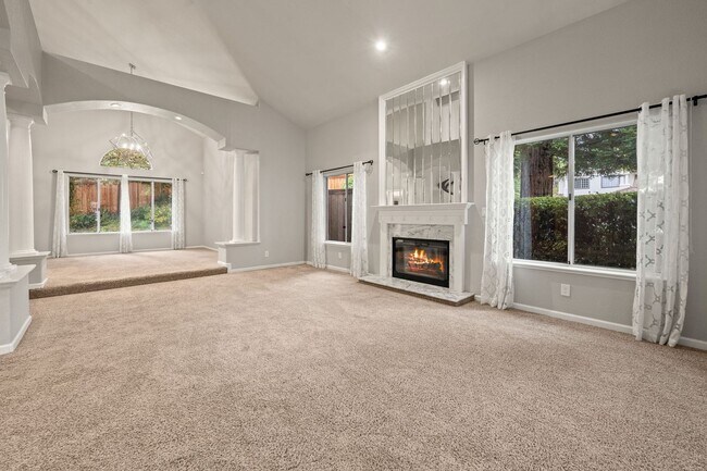Building Photo - Luxury 4-Bedroom Home with Designer Upgrad...