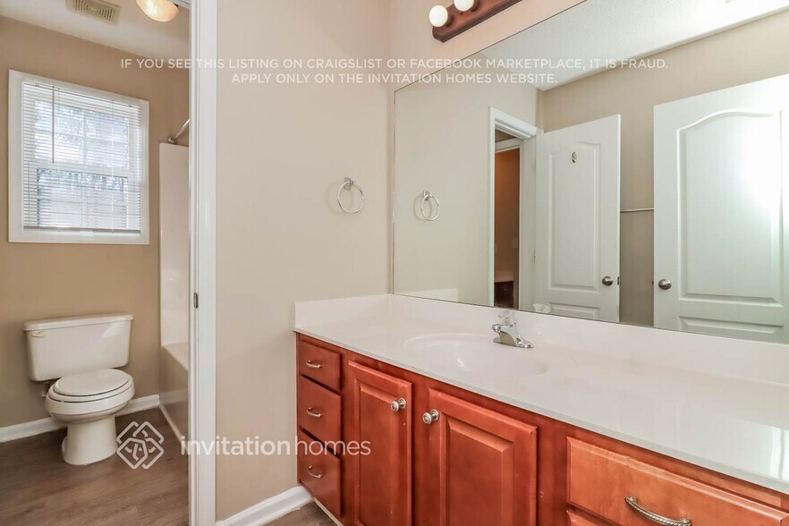 Building Photo - 200 Autumn Creek