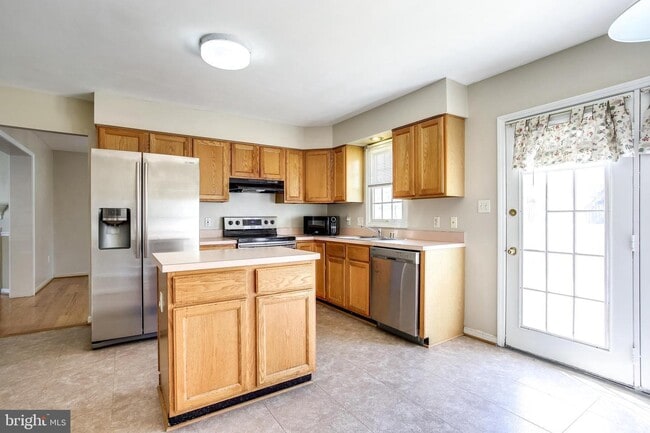Building Photo - 6412 Highbanks Ct