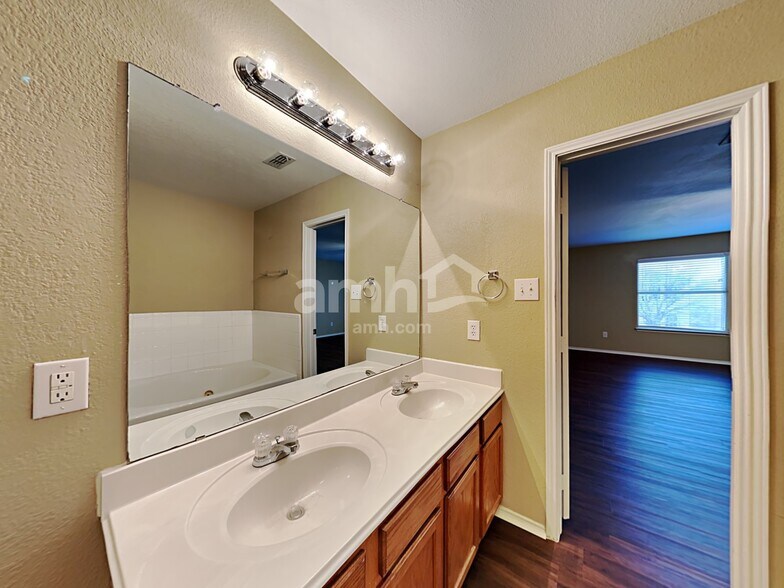 Building Photo - 2909 Kimbrough Ln