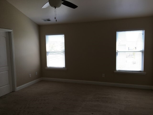 Building Photo - 1001 Haven Ln