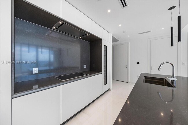 Building Photo - 300 Biscayne Blvd Way