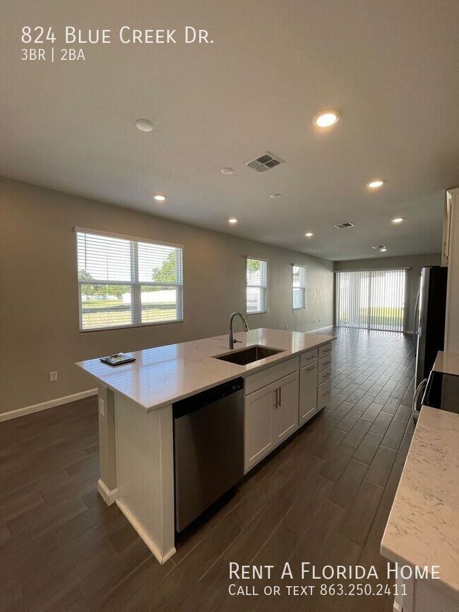 Building Photo - 824 Blue Creek Dr